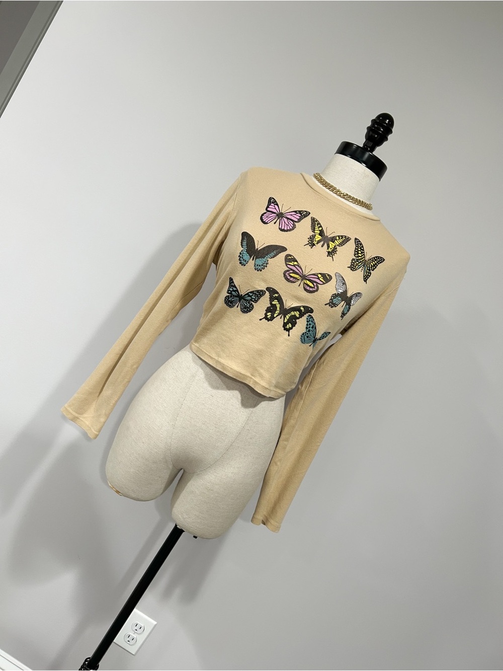 Beige Butterfly Print Long-Sleeve Crop Top
